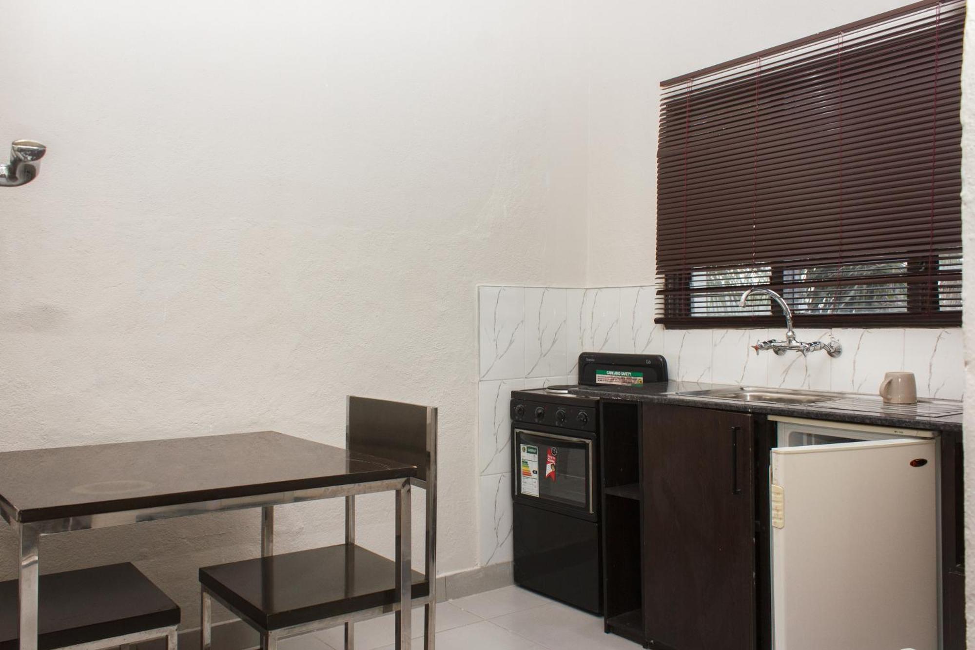 Cedar Place Limited Μπλαντάιρ Εξωτερικό φωτογραφία