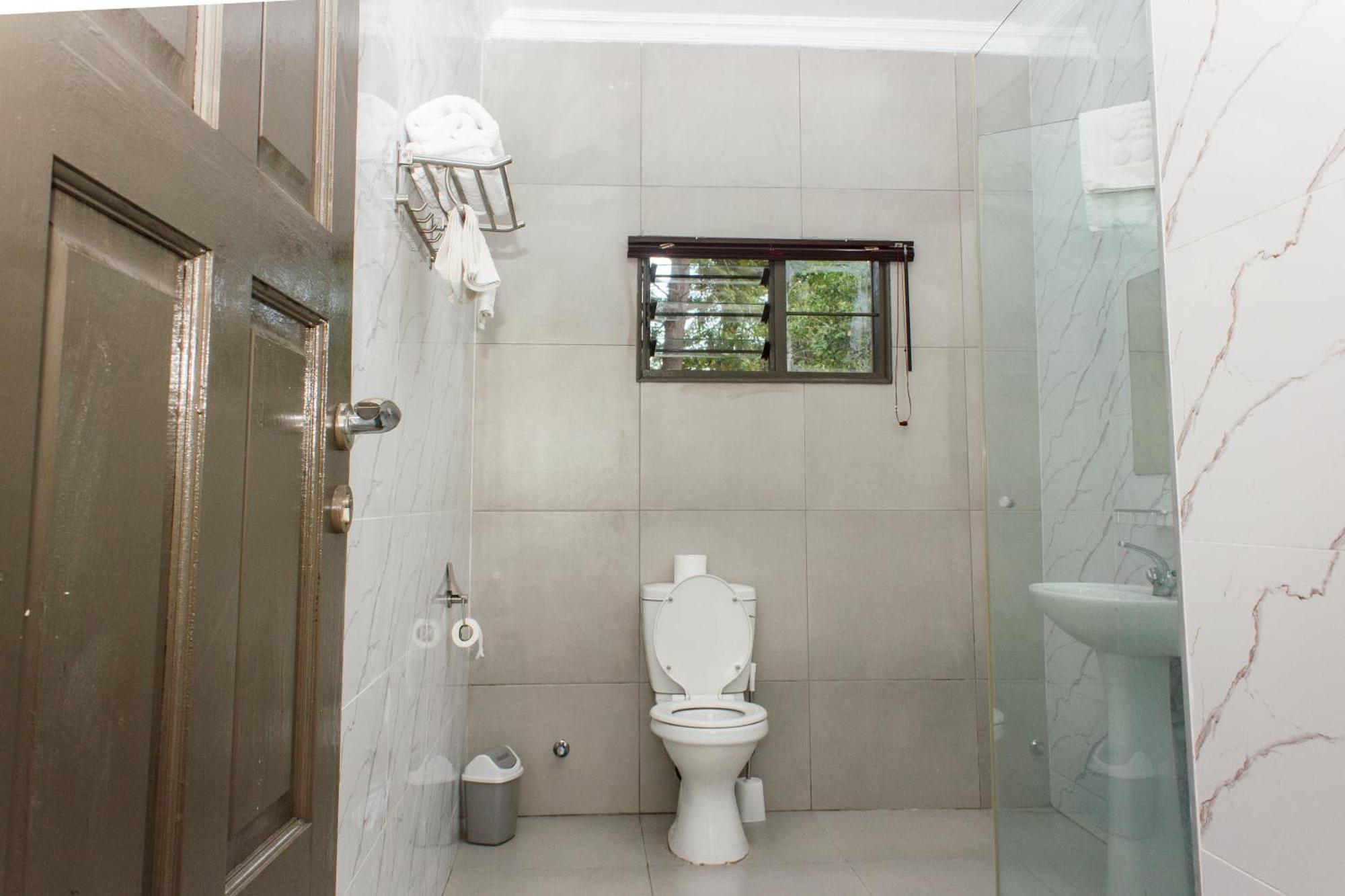 Cedar Place Limited Μπλαντάιρ Εξωτερικό φωτογραφία