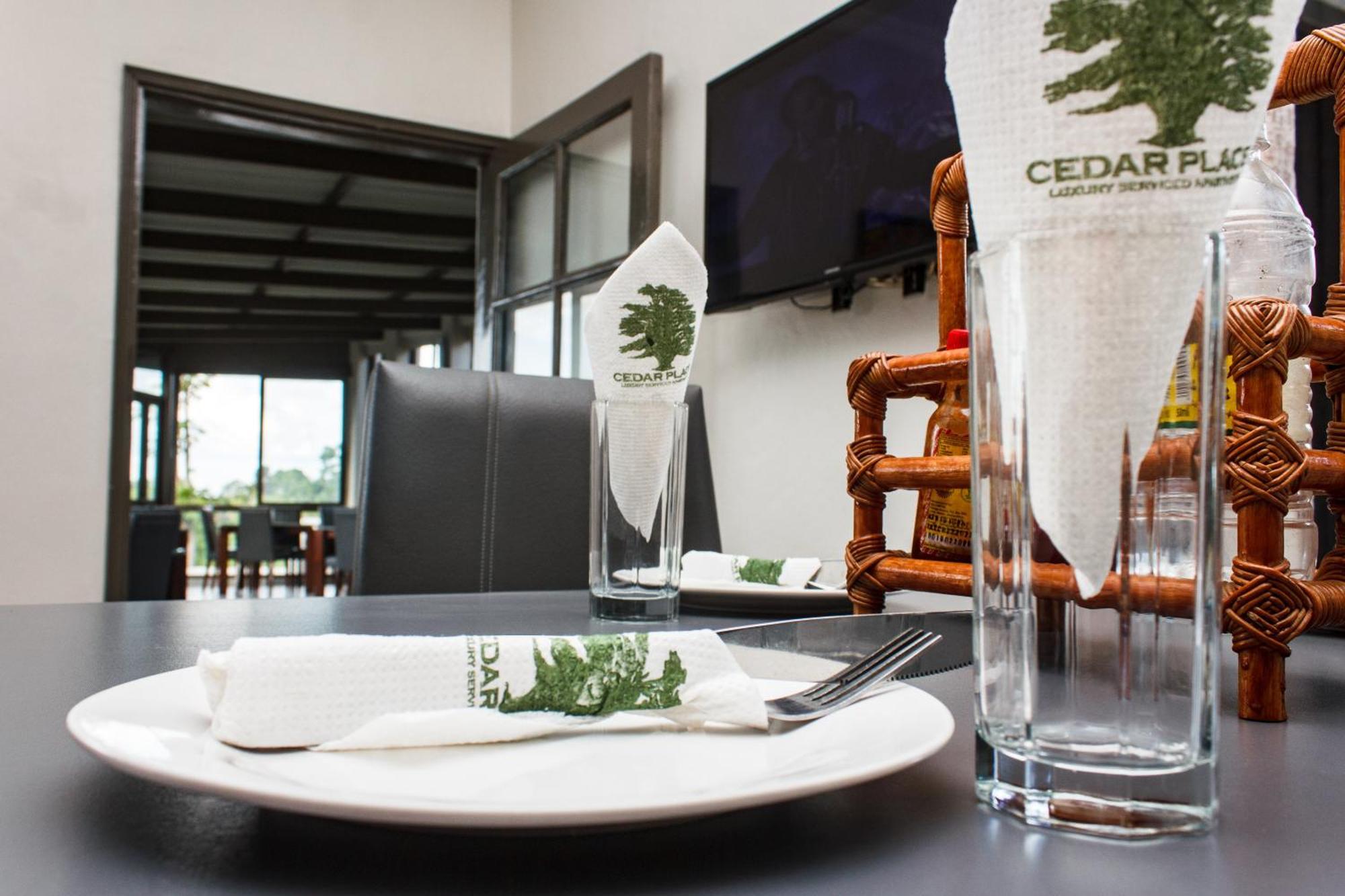 Cedar Place Limited Μπλαντάιρ Εξωτερικό φωτογραφία