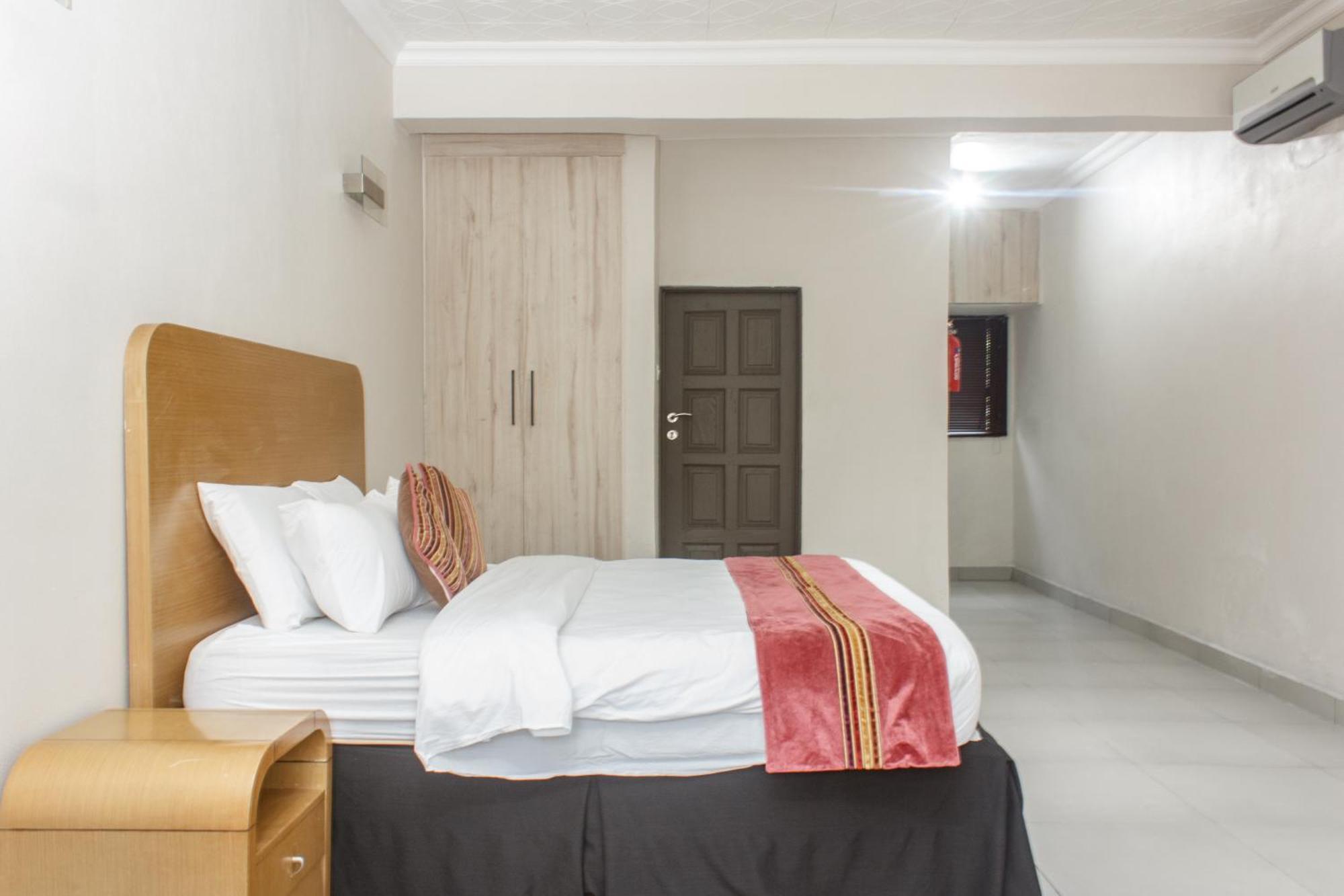 Cedar Place Limited Μπλαντάιρ Εξωτερικό φωτογραφία
