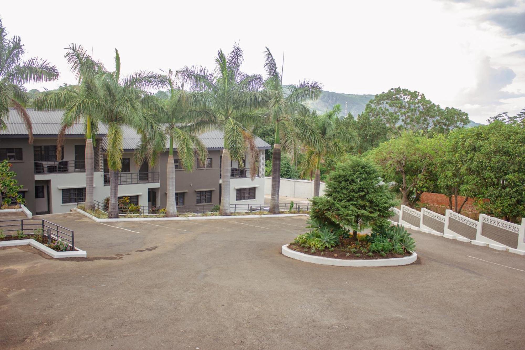 Cedar Place Limited Μπλαντάιρ Εξωτερικό φωτογραφία