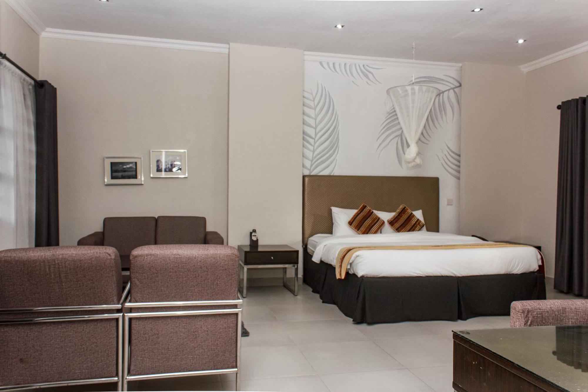 Cedar Place Limited Μπλαντάιρ Εξωτερικό φωτογραφία