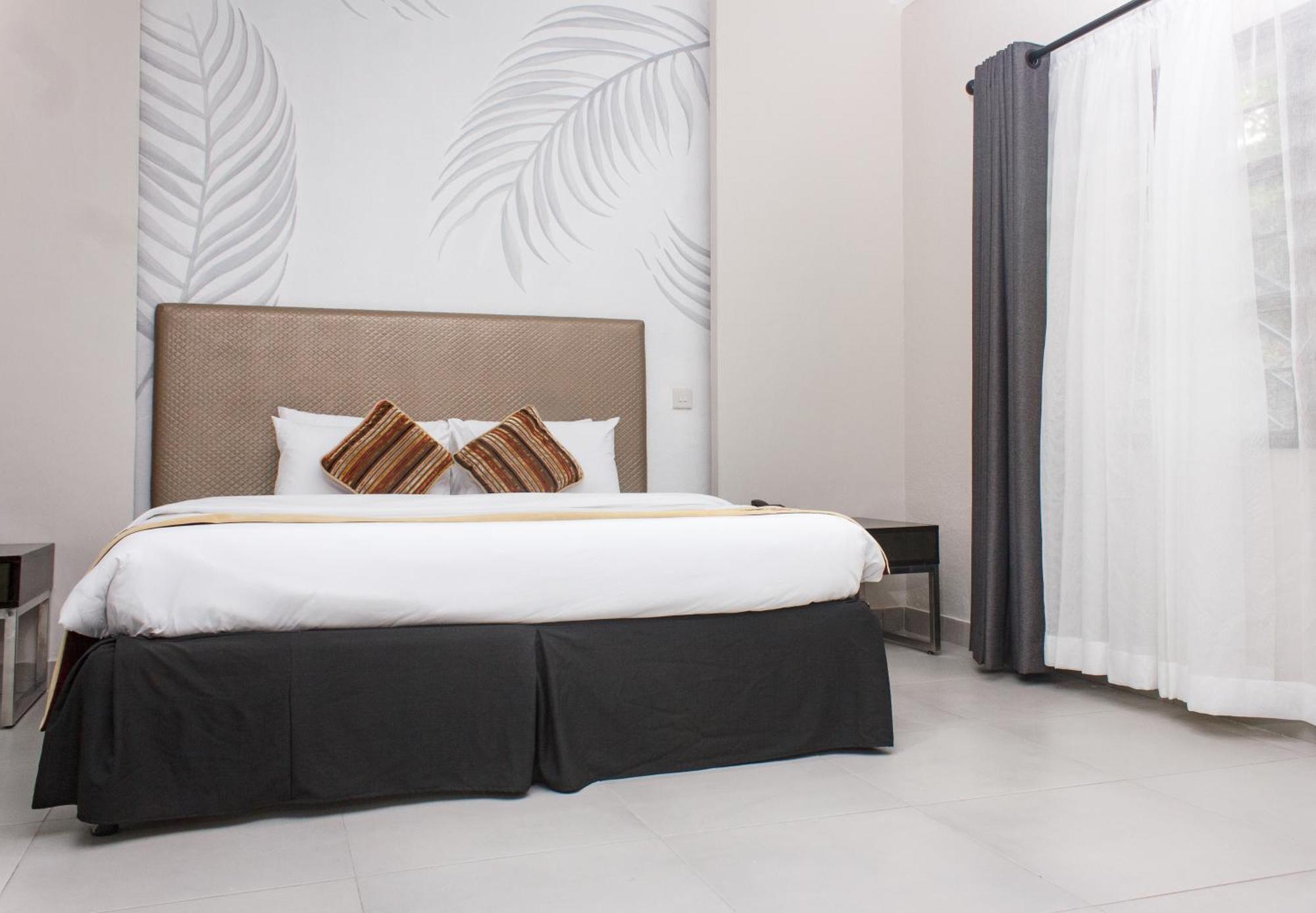 Cedar Place Limited Μπλαντάιρ Εξωτερικό φωτογραφία
